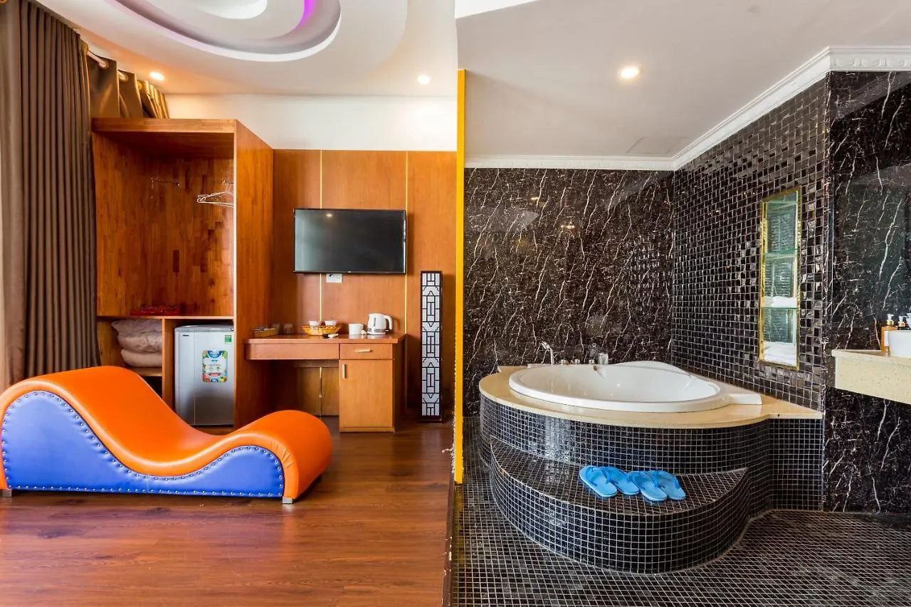 Oyo 1108 Iboss Hotel ホーチミン市