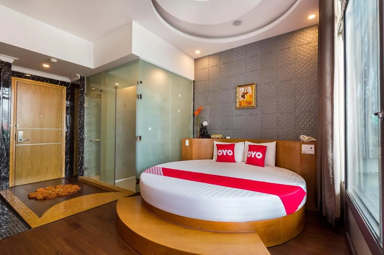 Oyo 1108 Iboss Hotel ホーチミン市