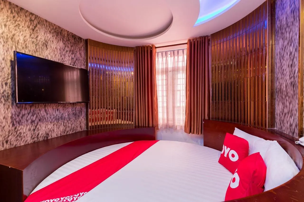 Oyo 1108 Iboss Hotel Ho Chi Minh City 2*,  Vietnam