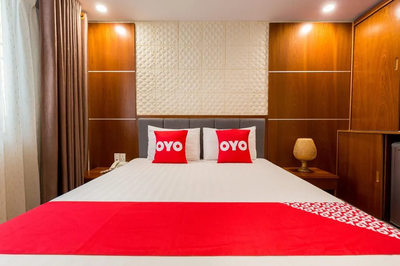 Oyo 1108 Iboss Hotel Ho Chi Minh City 2*,